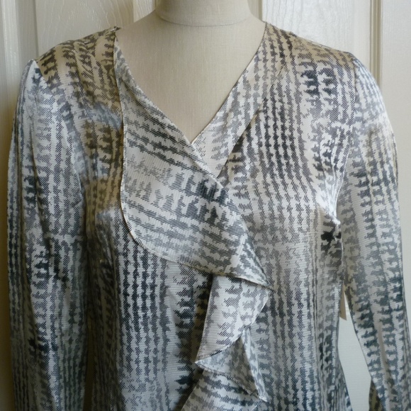 Coldwater Creek – Elegant Textured Blouse - Picture 2 of 8